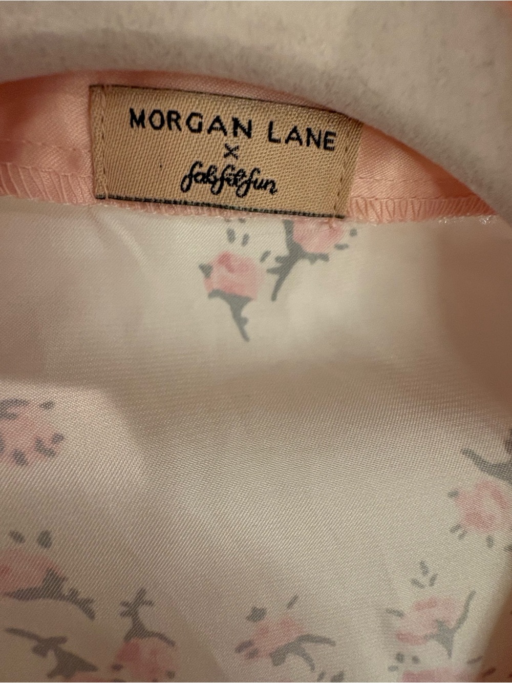 Morgan Lane White Satin Robe with Pink Floral Print - Picture 2 of 8